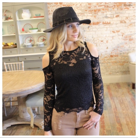 ❤️LAST ONE! Black Lace Cold Shoulder Tunic - Picture 3 of 4